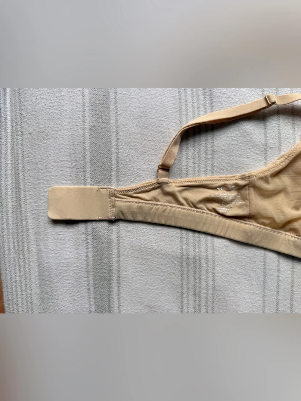 Skims Crossover Bralette - Picture 5 of 5